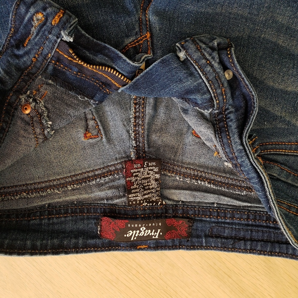 Shorts - Picture 2 of 4